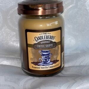 candleberry Roasted Vanilla Cappuccino Candle - Cream and Brown